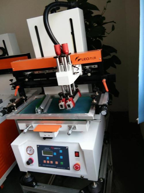 小型的平面絲印機(jī)價(jià)格實(shí)惠,功能齊全,適合于印刷小型片材產(chǎn)品.